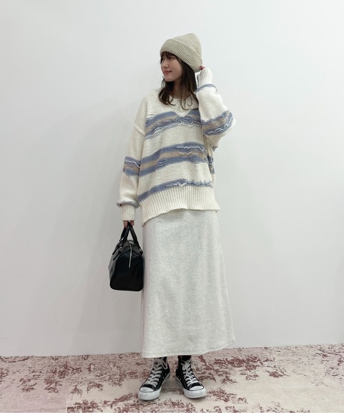 EPIMI E'PIMMY（エピミエピミー）の「〈ユニセックス〉Vネックダメージオーバーニット（ニット/セーター・レディース・オレンジ/オフホワイト/ネイビー/ブラック・MEDIUM）」の6枚目の写真