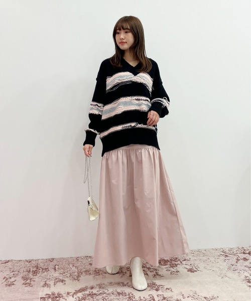 EPIMI E'PIMMY（エピミエピミー）の「〈ユニセックス〉Vネックダメージオーバーニット（ニット/セーター・レディース・オレンジ/オフホワイト/ネイビー/ブラック・MEDIUM）」の7枚目の写真