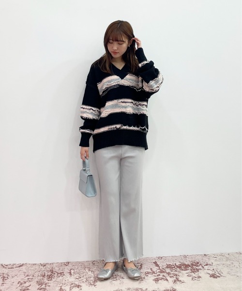 EPIMI E'PIMMY（エピミエピミー）の「〈ユニセックス〉Vネックダメージオーバーニット（ニット/セーター・レディース・オレンジ/オフホワイト/ネイビー/ブラック・MEDIUM）」の8枚目の写真