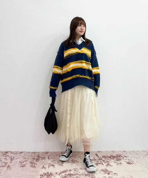 EPIMI E'PIMMY（エピミエピミー）の「〈ユニセックス〉Vネックダメージオーバーニット（ニット/セーター・レディース・オレンジ/オフホワイト/ネイビー/ブラック・MEDIUM）」の10枚目の写真