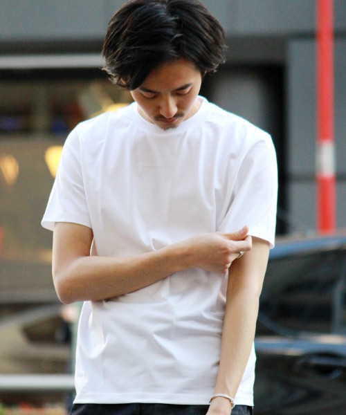 EDIFICE（エディフィス）の「◇70/2インドチョウチョウメン クルーネックショートスリーブ（Tシャツ/カットソー・メンズ・チャコールグレー/ホワイト/ブラウン系その他/ボルドー・46/48/44）」の2枚目の写真