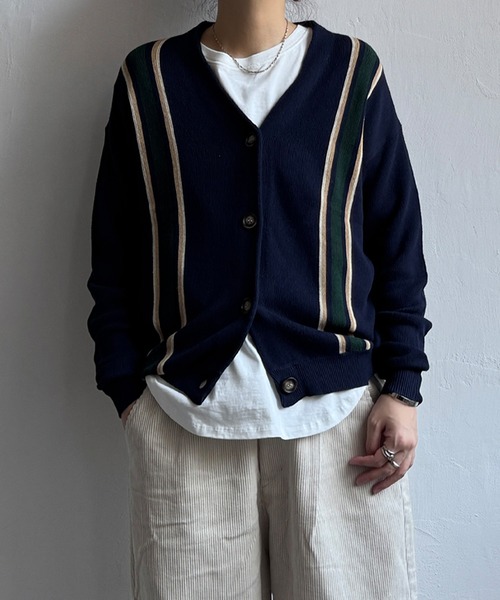 LBC（エルビーシー）の「配色ラインVネックカーディガン（カーディガン/ボレロ・レディース・ネイビー/ベージュ・M）」の2枚目の写真