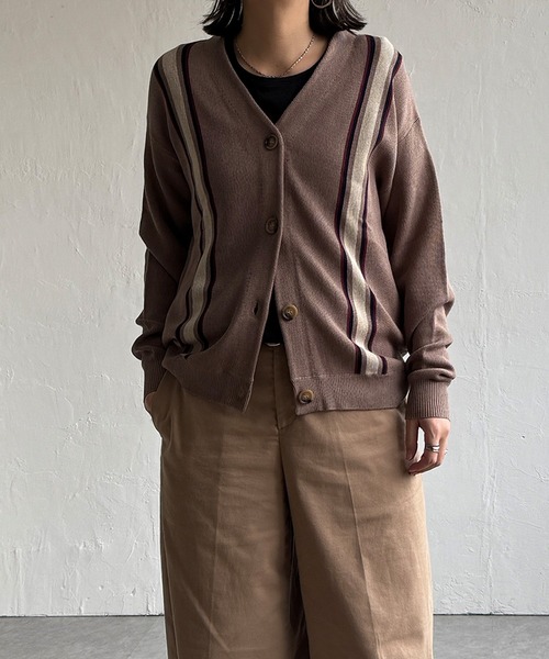 LBC（エルビーシー）の「配色ラインVネックカーディガン（カーディガン/ボレロ・レディース・ネイビー/ベージュ・M）」の3枚目の写真