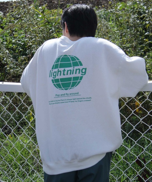 ZIP FIVE(ジップファイブ)の「【ZIP FIVE】 肉厚 プリント デザイン オーバーサイズ 裏起毛 長袖 スウェット トレーナー(スウェット・レディース・ホワイト系その他2/ホワイト系/ダークグリーン系1/グレー系1/杢グレー/ブルー系1/ネイビー系1/オレンジ/ブラック系1/グリーン系/カーキ/レッド系1/パープル系/ホワイト系その他/ダークグリーン/ブルー/イエロー系1/ブルー系その他2/オレンジ系1/ホワイト/ブラウン系1/グレー系/ブラウン系/レッド系/ブルー系その他/パープル/アイボリー系1/ブラック系/カーキ系1/ベージュ系/ブラック/パープル系1/グレー系その他2/ネイビー系/ネイビー/イエロー系/ベージュ/グレー系その他/グリーン系1/オートミール/ロイヤルブルー/オレンジ系/イエロー/ブルー系/ブラウン/ダークグリーン系/アイボリー系/グリーン/カーキ系/アイボリー/ベージュ系1/チャコール/ホワイト系1/レッド・LARGE/MEDIUM/X-LARGE)」の6枚目の写真