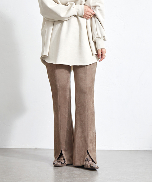 B.C STOCK（ベーセーストック）の「ヌバックスエード調スリットパンツ（スラックス・レディース・ブラック/ブラウン/ブルー系その他・36/38）」の3枚目の写真