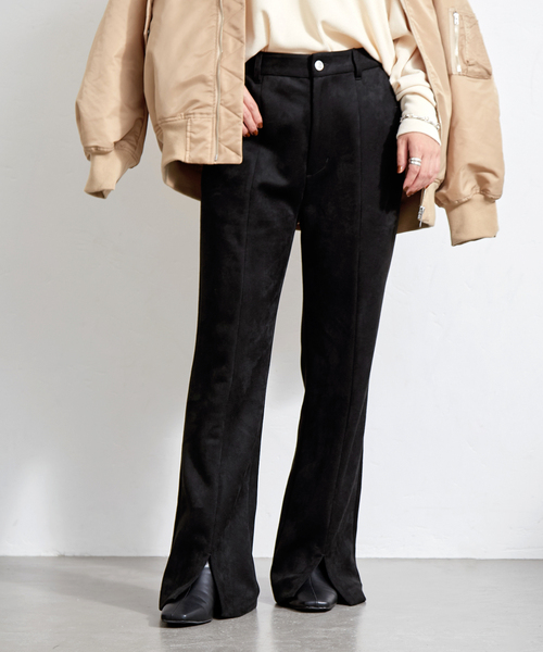 B.C STOCK（ベーセーストック）の「ヌバックスエード調スリットパンツ（スラックス・レディース・ブラック/ブラウン/ブルー系その他・36/38）」の2枚目の写真