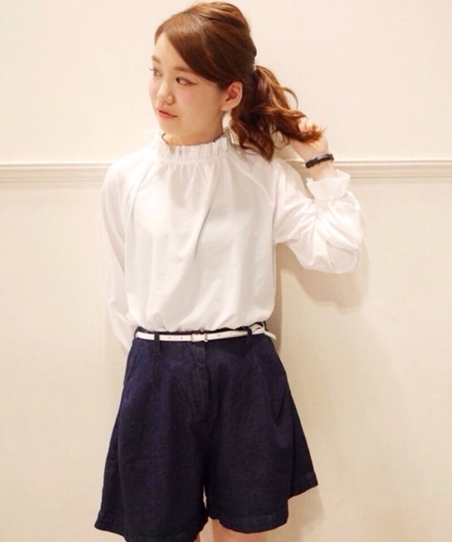 Chico（チコ）の「スタンドフリルBL（シャツ/ブラウス・レディース・ホワイト/ライトグレー/ライトブルー・FREE）」の2枚目の写真