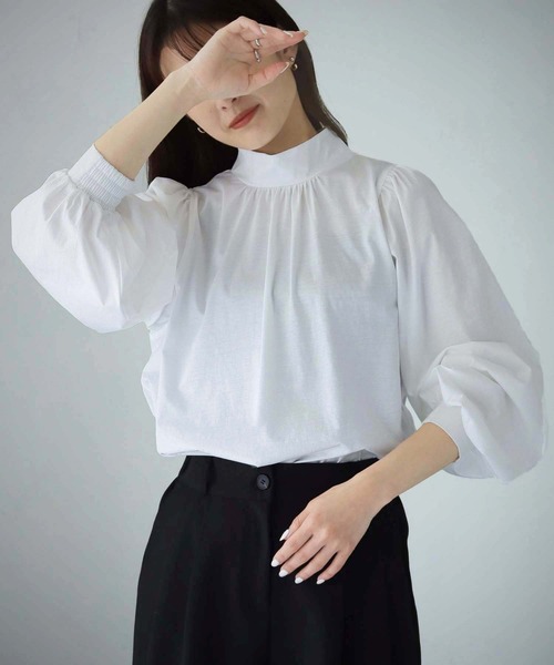 cheriella(シェリエラ)の「【cheriella】WEB限定シルケットコットンハイネックギャザーカットソー(Tシャツ/カットソー・レディース・ライトカーキ/ブラック/オフホワイト・M)」の2枚目の写真