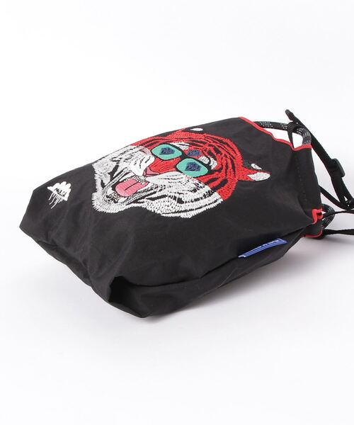 Ball&Chain（ボールアンドチェーン）の「[BALL&CHAIN/ボールアンドチェーン] MULGA TORA 刺繍デザインナイロンバッグ スモールサイズ（ショルダーバッグ・レディース・ブラック・S）」の8枚目の写真