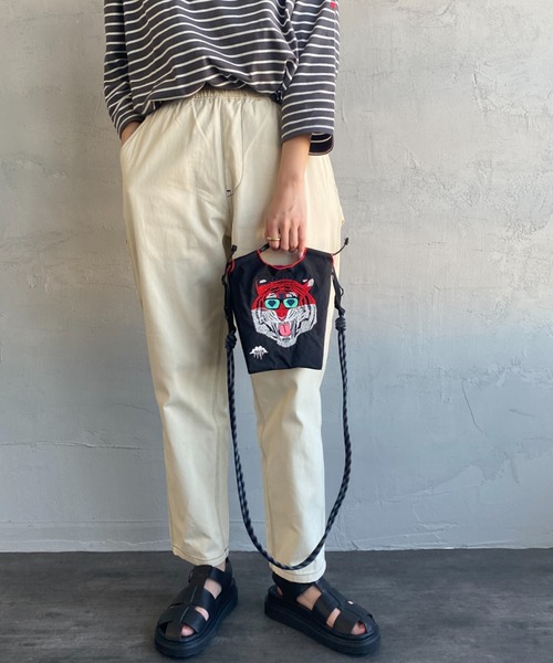 Ball&Chain（ボールアンドチェーン）の「[BALL&CHAIN/ボールアンドチェーン] MULGA TORA 刺繍デザインナイロンバッグ スモールサイズ（ショルダーバッグ・レディース・ブラック・S）」の19枚目の写真