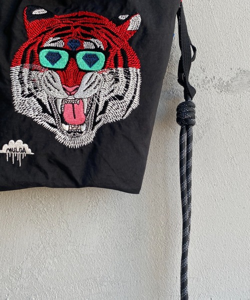 Ball&Chain（ボールアンドチェーン）の「[BALL&CHAIN/ボールアンドチェーン] MULGA TORA 刺繍デザインナイロンバッグ スモールサイズ（ショルダーバッグ・レディース・ブラック・S）」の22枚目の写真
