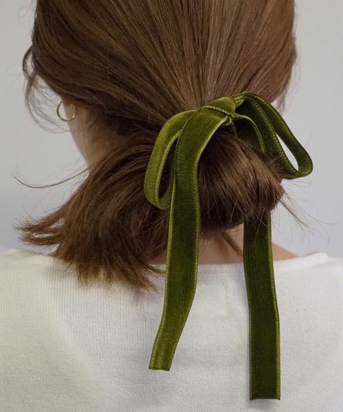 VATSURICA（バツリカ）の「〈VATSURICA〉ベロア リボン ヘアゴム1（ヘアゴム・レディース・ブラック/ベージュ/ブラウン/グレー/グリーン・FREE）」の5枚目の写真