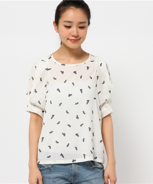 CIAOPANIC（チャオパニック）の「【Ciaopanic】　羽柄袖タックBL（シャツ/ブラウス・レディース・ホワイト/ベージュ/ライトブルー・FREE）」の4枚目の写真