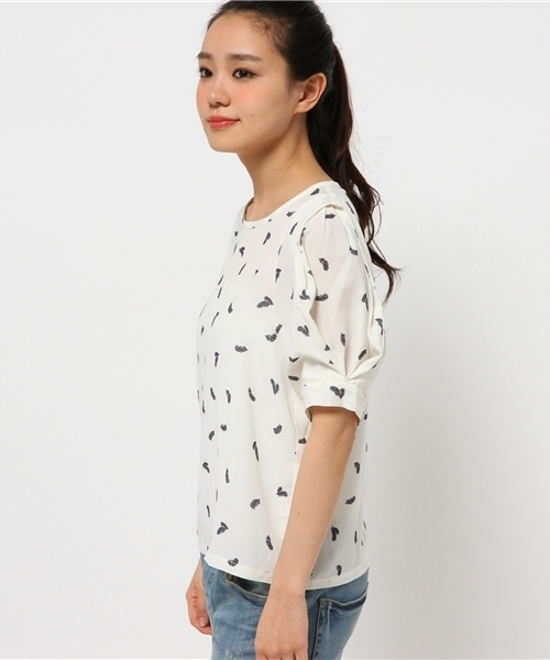 CIAOPANIC（チャオパニック）の「【Ciaopanic】　羽柄袖タックBL（シャツ/ブラウス・レディース・ホワイト/ベージュ/ライトブルー・FREE）」の5枚目の写真