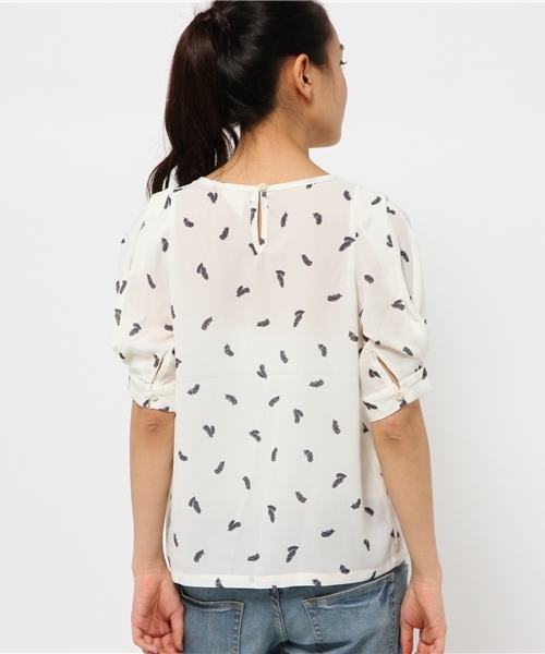 CIAOPANIC（チャオパニック）の「【Ciaopanic】　羽柄袖タックBL（シャツ/ブラウス・レディース・ホワイト/ベージュ/ライトブルー・FREE）」の6枚目の写真