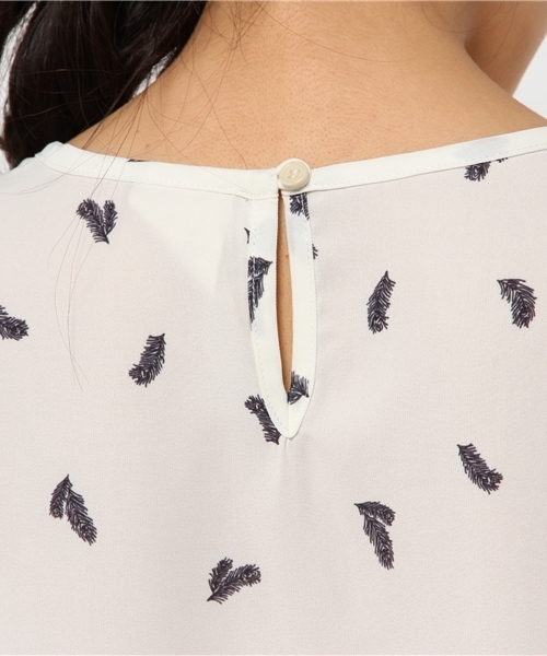 CIAOPANIC（チャオパニック）の「【Ciaopanic】　羽柄袖タックBL（シャツ/ブラウス・レディース・ホワイト/ベージュ/ライトブルー・FREE）」の10枚目の写真