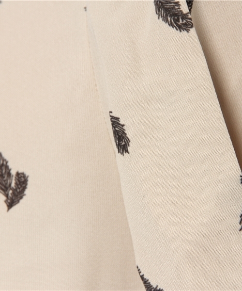 CIAOPANIC（チャオパニック）の「【Ciaopanic】　羽柄袖タックBL（シャツ/ブラウス・レディース・ホワイト/ベージュ/ライトブルー・FREE）」の7枚目の写真