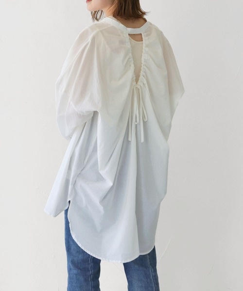 HER CLOSET(ハークローゼット)の「【shemoshelly】WEB限定バックギャザーブラウス(シャツ/ブラウス・レディース・モカ/カーキ/ブラック/オフホワイト・M)」の2枚目の写真