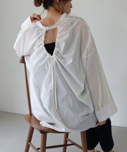 HER CLOSET(ハークローゼット)の「【shemoshelly】WEB限定バックギャザーブラウス(シャツ/ブラウス・レディース・モカ/カーキ/ブラック/オフホワイト・M)」の10枚目の写真