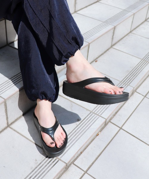 EVOL（イーボル）の「【EVOL】軽量厚底ソフトトングリカバリーサンダル IU5152（サンダル・レディース・ブラック/ベージュ・S/M/L）」の3枚目の写真