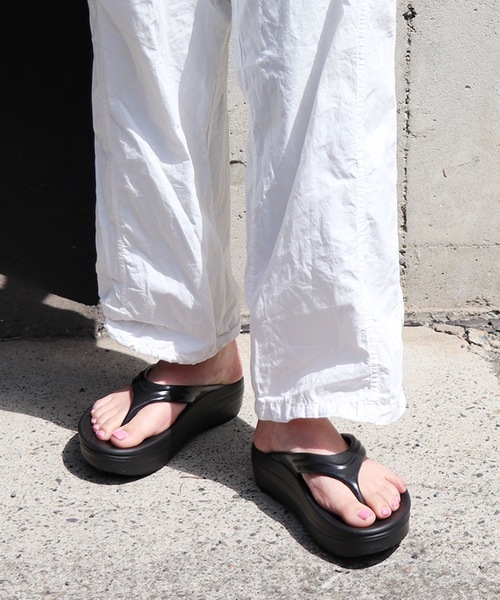 EVOL（イーボル）の「【EVOL】軽量厚底ソフトトングリカバリーサンダル IU5152（サンダル・レディース・ブラック/ベージュ・S/M/L）」の13枚目の写真