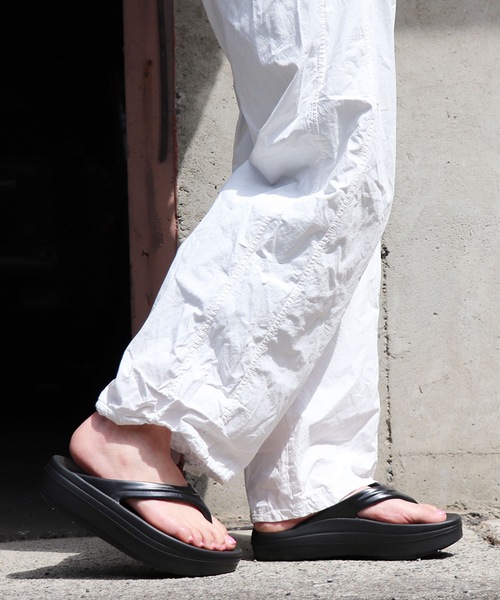 EVOL（イーボル）の「【EVOL】軽量厚底ソフトトングリカバリーサンダル IU5152（サンダル・レディース・ブラック/ベージュ・S/M/L）」の14枚目の写真