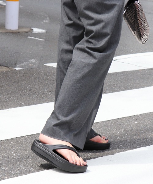 EVOL（イーボル）の「【EVOL】軽量厚底ソフトトングリカバリーサンダル IU5152（サンダル・レディース・ブラック/ベージュ・S/M/L）」の20枚目の写真