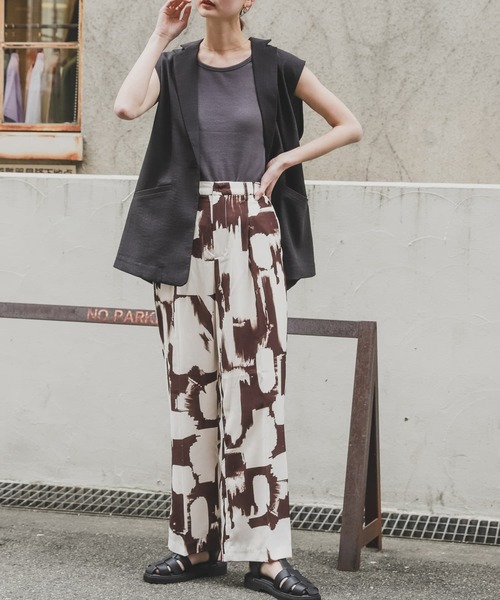 SENSE OF PLACE by URBAN RESEARCH(センスオブプレイスバイアーバンリサーチ)の「センタープレスストレートパンツ(その他パンツ・レディース・イエロー系その他/ブラウン系その他/ブラック・SMALL/MEDIUM)」の5枚目の写真