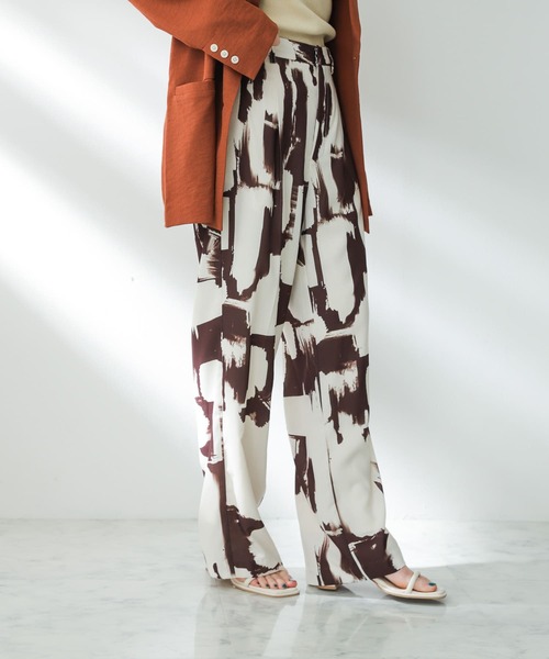 SENSE OF PLACE by URBAN RESEARCH(センスオブプレイスバイアーバンリサーチ)の「センタープレスストレートパンツ(その他パンツ・レディース・イエロー系その他/ブラウン系その他/ブラック・SMALL/MEDIUM)」の9枚目の写真