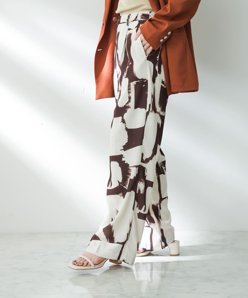 SENSE OF PLACE by URBAN RESEARCH(センスオブプレイスバイアーバンリサーチ)の「センタープレスストレートパンツ(その他パンツ・レディース・イエロー系その他/ブラウン系その他/ブラック・SMALL/MEDIUM)」の11枚目の写真