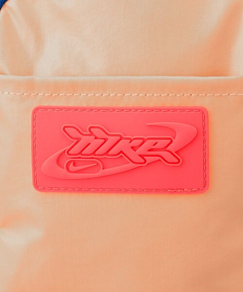 NIKE(ナイキ)の「NIKE/ナイキ ヘリテージ Small クロスボディ FSTV(ショルダーバッグ・レディース・ベージュ/ブラック・フリ-)」の7枚目の写真