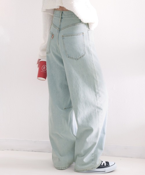Java（ジャバ）の「《Javaジャバコラボ》ゆるっと美脚シルエット  カーブデニムパンツ（デニムパンツ・レディース・ナチュラル/ブルー・XX-LARGE/MEDIUM/LARGE/X-LARGE）」の3枚目の写真