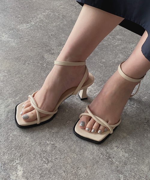 Riberry（リベリー）の「ストラップヒールサンダル（サンダル・レディース・ブラック/ベージュ/ブラウン・MEDIUM/LARGE）」の5枚目の写真