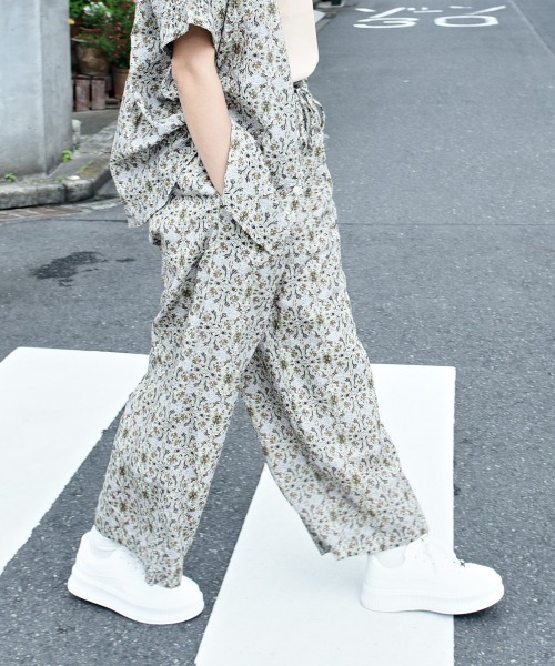 CUBE SUGAR（キューブシュガー）の「綿レーヨンボイル総柄プリントギャザーパンツ（その他パンツ・レディース・レッド/ブルー/オリーブ/カーキ・M）」の3枚目の写真