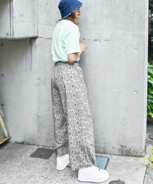 CUBE SUGAR（キューブシュガー）の「綿レーヨンボイル総柄プリントギャザーパンツ（その他パンツ・レディース・レッド/ブルー/オリーブ/カーキ・M）」の14枚目の写真