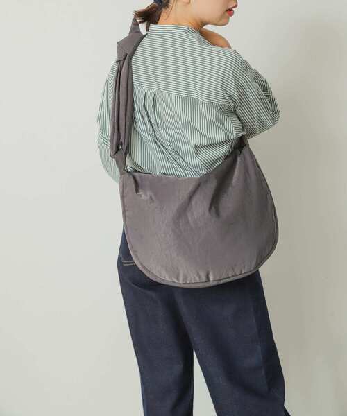 SENSE OF PLACE by URBAN RESEARCH(センスオブプレイスバイアーバンリサーチ)の「ナイロンジップショルダーバッグ(ショルダーバッグ・レディース・ブラック/アイボリー/チャコールグレー/グレー系その他・ONE)」の13枚目の写真