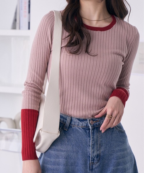 Ada.(エイダ)の「きれい目デザインでオフィスでも使える! バイカラーデザイン リブ ニット(ニット/セーター・レディース・オフホワイト/ブラック/カーキ/ベージュ・FREE)」の4枚目の写真