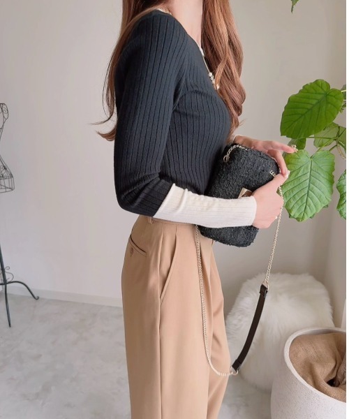 Ada.(エイダ)の「きれい目デザインでオフィスでも使える! バイカラーデザイン リブ ニット(ニット/セーター・レディース・オフホワイト/ブラック/カーキ/ベージュ・FREE)」の13枚目の写真