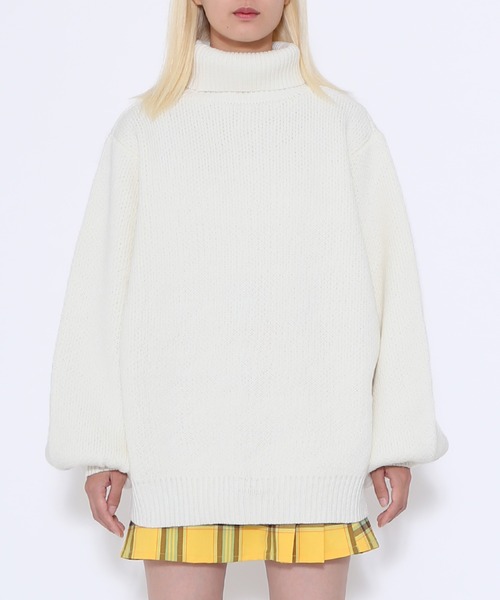 PUNYUS（プニュズ）の「タートルネックオーバーニット（ニット/セーター・レディース・グレー/ブラック/ピンク/グリーン/オフホワイト・4/3）」の2枚目の写真