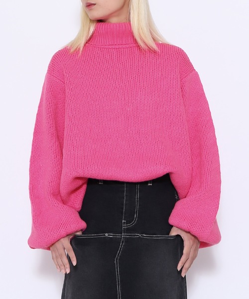 PUNYUS（プニュズ）の「タートルネックオーバーニット（ニット/セーター・レディース・グレー/ブラック/ピンク/グリーン/オフホワイト・4/3）」の5枚目の写真