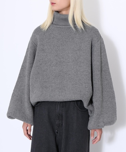 PUNYUS（プニュズ）の「タートルネックオーバーニット（ニット/セーター・レディース・グレー/ブラック/ピンク/グリーン/オフホワイト・4/3）」の7枚目の写真