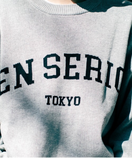 En serio TOKYO(エンソリオトーキョー)の「【En serio TOKYO】コットンタッチダブルジャガード アーチロゴ クルーネックニット(ニット/セーター・メンズ・ブラック/グレー/アイボリー・M/L)」の9枚目の写真