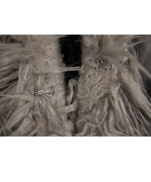 CRANK(クランク)の「韓国ブランド CRANK クランク MUSTANG FUR JACKET ムスタンジャケット フェイクファージャケット ムートンジャケット 羽織り 長袖ジャケット 韓国ファッション(ムートンコート・レディース・ブラック/グレー/ベージュ・ONE SIZE)」の17枚目の写真