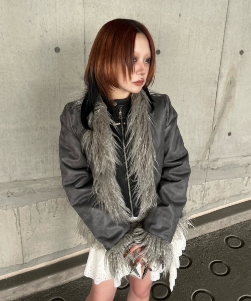 CRANK(クランク)の「韓国ブランド CRANK クランク MUSTANG FUR JACKET ムスタンジャケット フェイクファージャケット ムートンジャケット 羽織り 長袖ジャケット 韓国ファッション(ムートンコート・レディース・ブラック/グレー/ベージュ・ONE SIZE)」の5枚目の写真