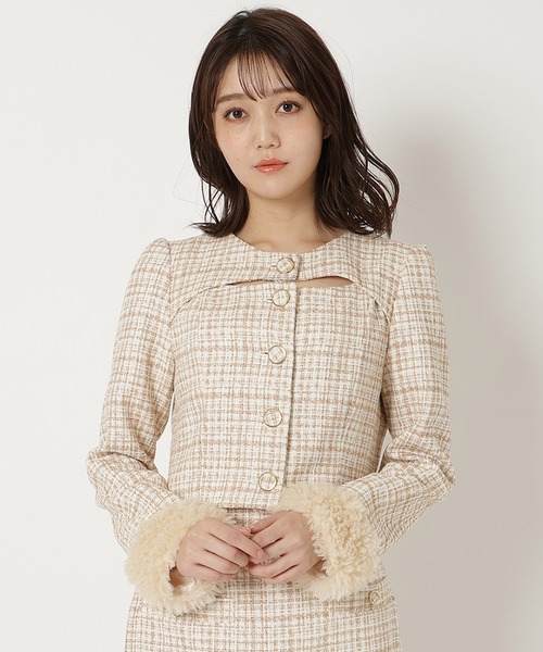 REDYAZEL(レディアゼル)の「デコルテみせファー付きツィードジャケット(ノーカラージャケット・レディース・ブラック系その他/ベージュ・FREE)」の21枚目の写真