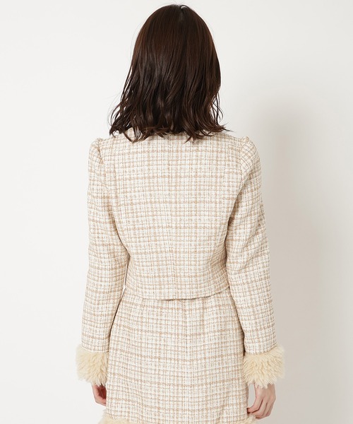REDYAZEL(レディアゼル)の「デコルテみせファー付きツィードジャケット(ノーカラージャケット・レディース・ブラック系その他/ベージュ・FREE)」の19枚目の写真