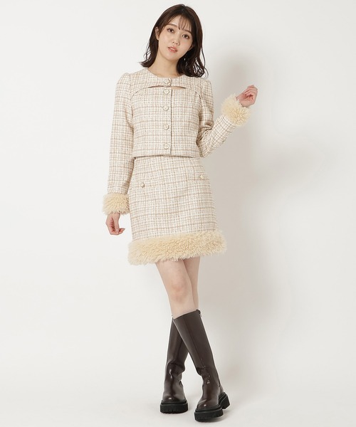 REDYAZEL(レディアゼル)の「デコルテみせファー付きツィードジャケット(ノーカラージャケット・レディース・ブラック系その他/ベージュ・FREE)」の18枚目の写真