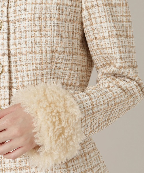 REDYAZEL(レディアゼル)の「デコルテみせファー付きツィードジャケット(ノーカラージャケット・レディース・ブラック系その他/ベージュ・FREE)」の16枚目の写真