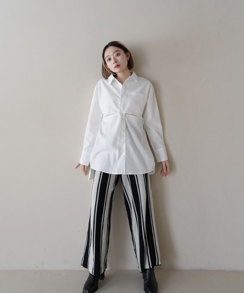Uenui(ウニュイ)の「【ZOZO限定】センター スリット デザインシャツ(シャツ/ブラウス・レディース・ブラック/ホワイト・FREE)」の4枚目の写真