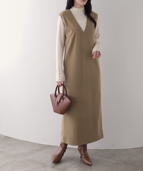 nouvellemoi（ヌーベルモイ）の「Vネックロングジャンパースカート（ジャンパースカート・レディース・アイボリー/ブラック/グレー/モカ・S/L/M）」の4枚目の写真